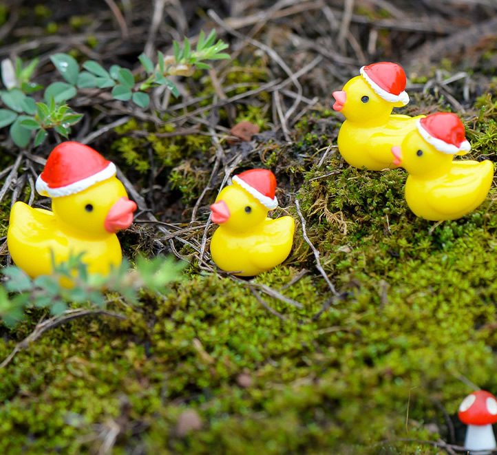 Mini Fairy Garden Animals Cute Resin Duck Model Wholesale Fairy Garden Accessories Supplies Miniture Fairy Garden Ornament Small Artificial Christmas Duck Figurine Kids Gifts Terrarium Fairy Garden Kits Decoration Table Decor